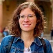 Docente di italiano L2 impartisce lezioni di lingua italiana per tutti i livelli